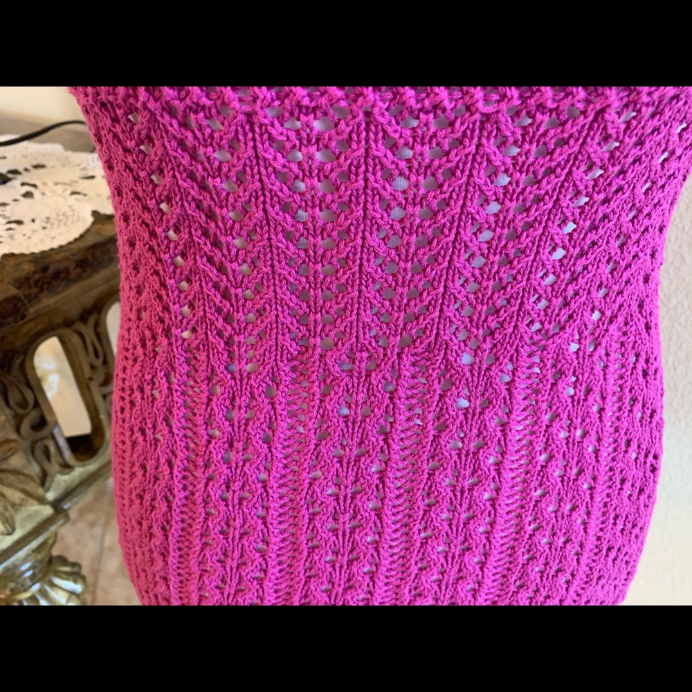 Old Navy Raspberry Crocheted Tank, Size XS - Picture 4 of 6